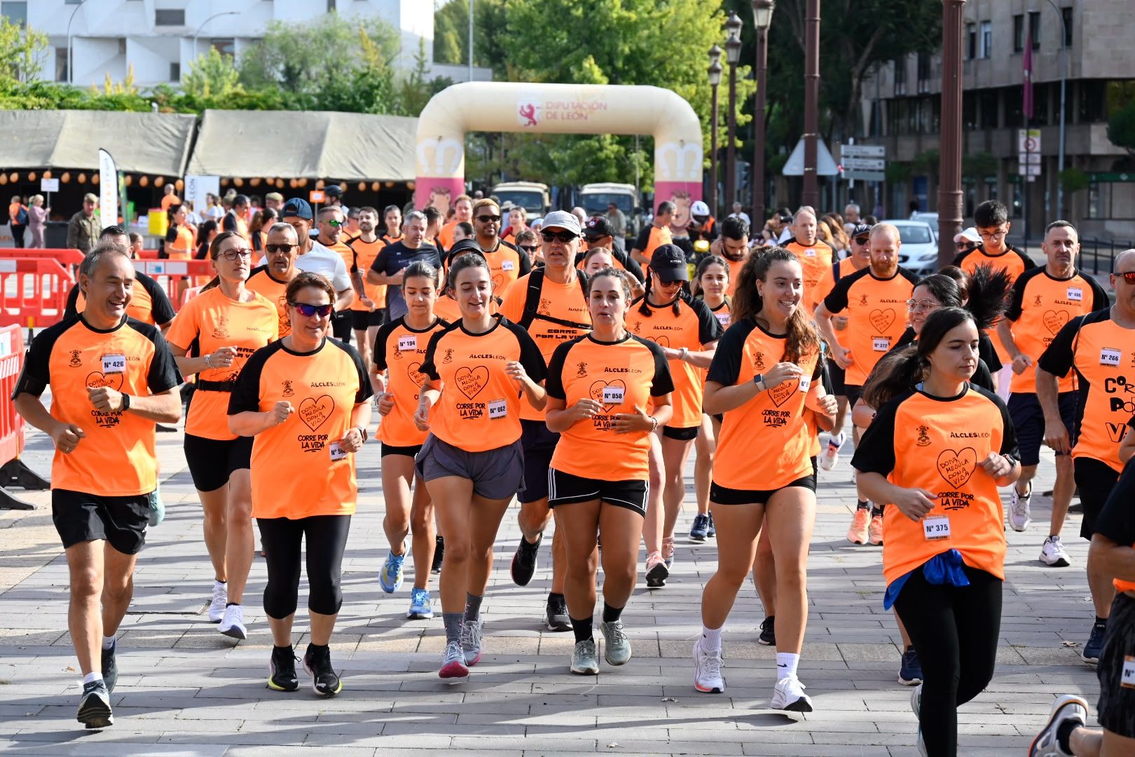 Las imágenes de la XII carrera solidaria ‘Corre por la Vida’ de Alcles 