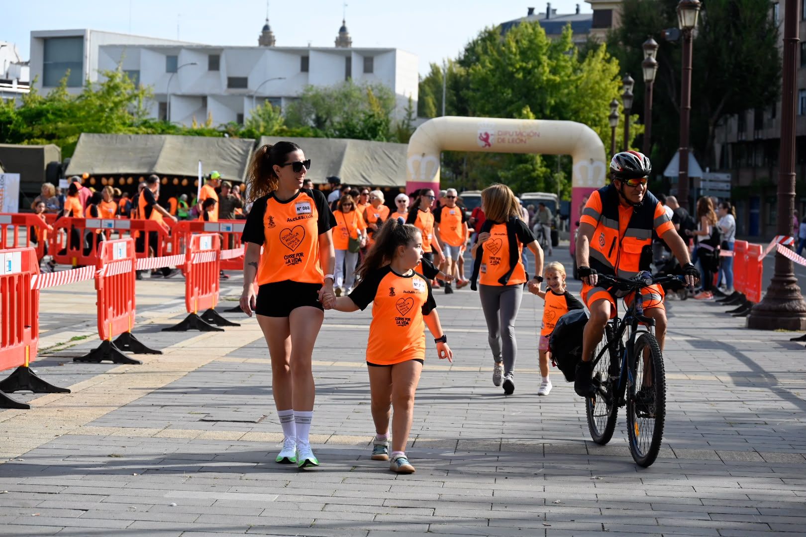 Las imágenes de la XII carrera solidaria ‘Corre por la Vida’ de Alcles 