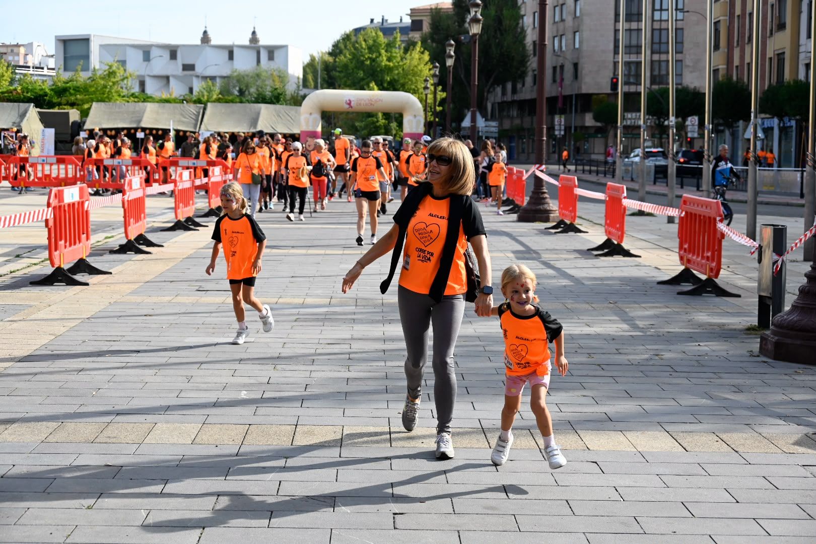 Las imágenes de la XII carrera solidaria ‘Corre por la Vida’ de Alcles 
