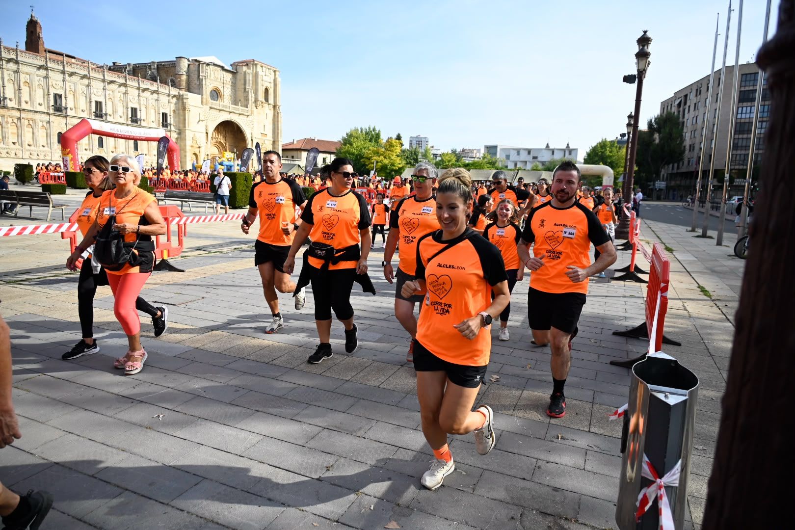 Las imágenes de la XII carrera solidaria ‘Corre por la Vida’ de Alcles 