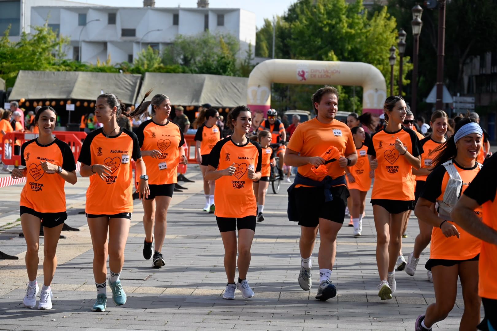Las imágenes de la XII carrera solidaria ‘Corre por la Vida’ de Alcles 