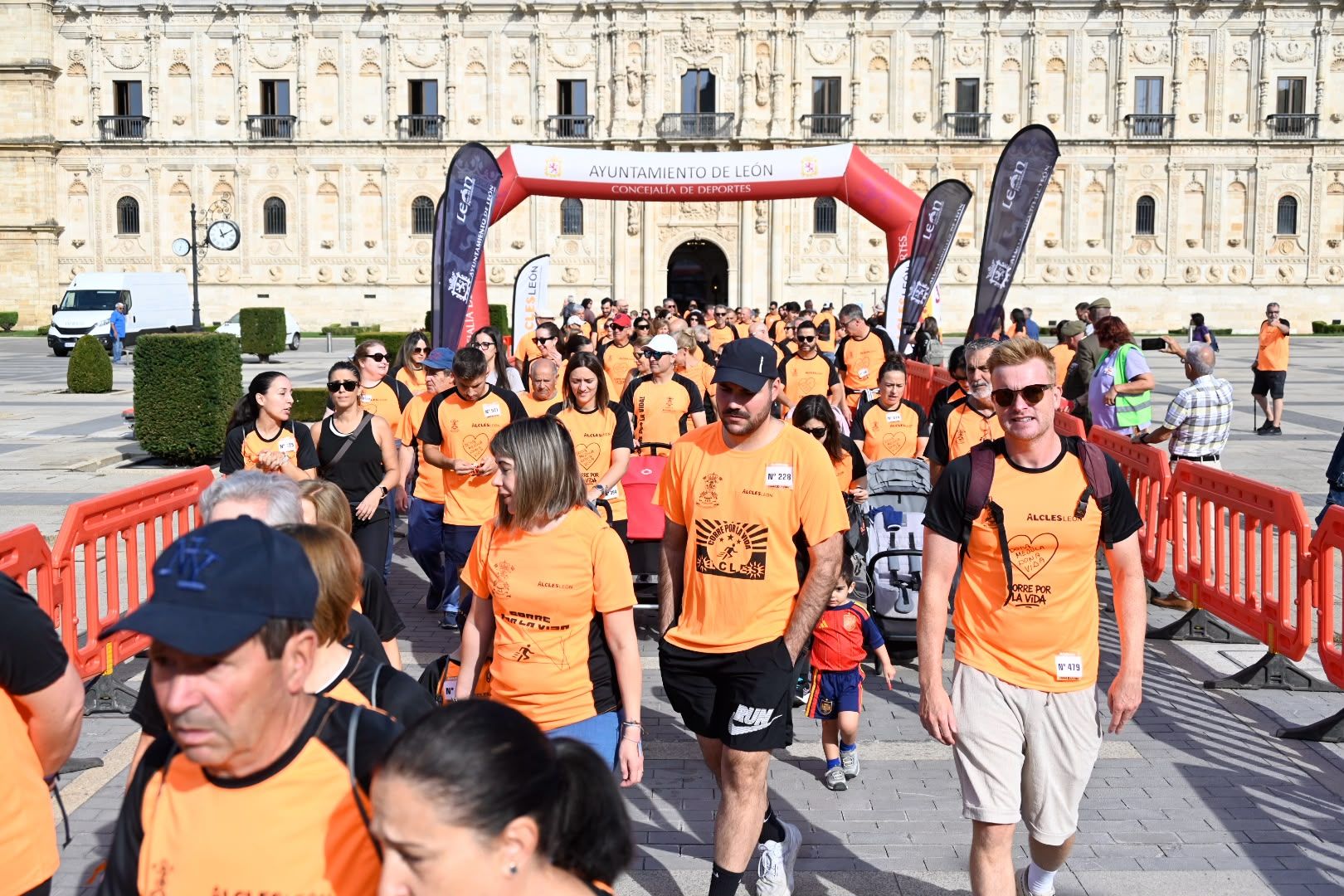 Las imágenes de la XII carrera solidaria ‘Corre por la Vida’ de Alcles 