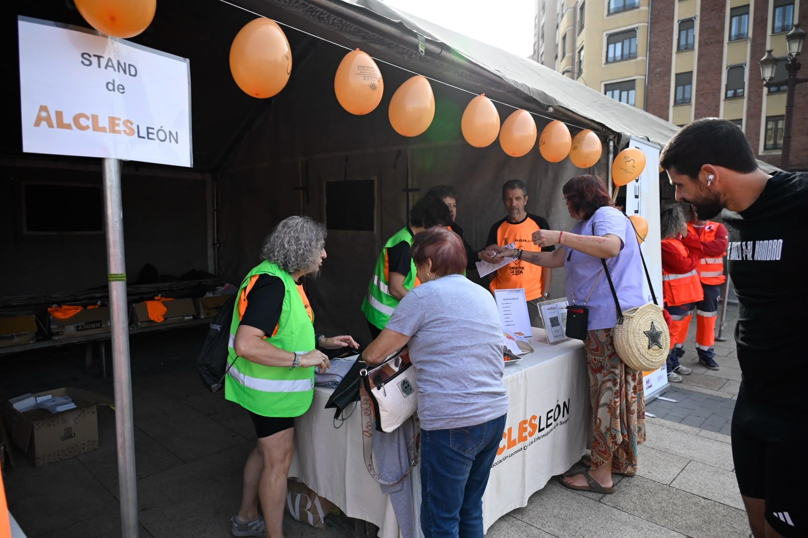 Las imágenes de la XII carrera solidaria ‘Corre por la Vida’ de Alcles 