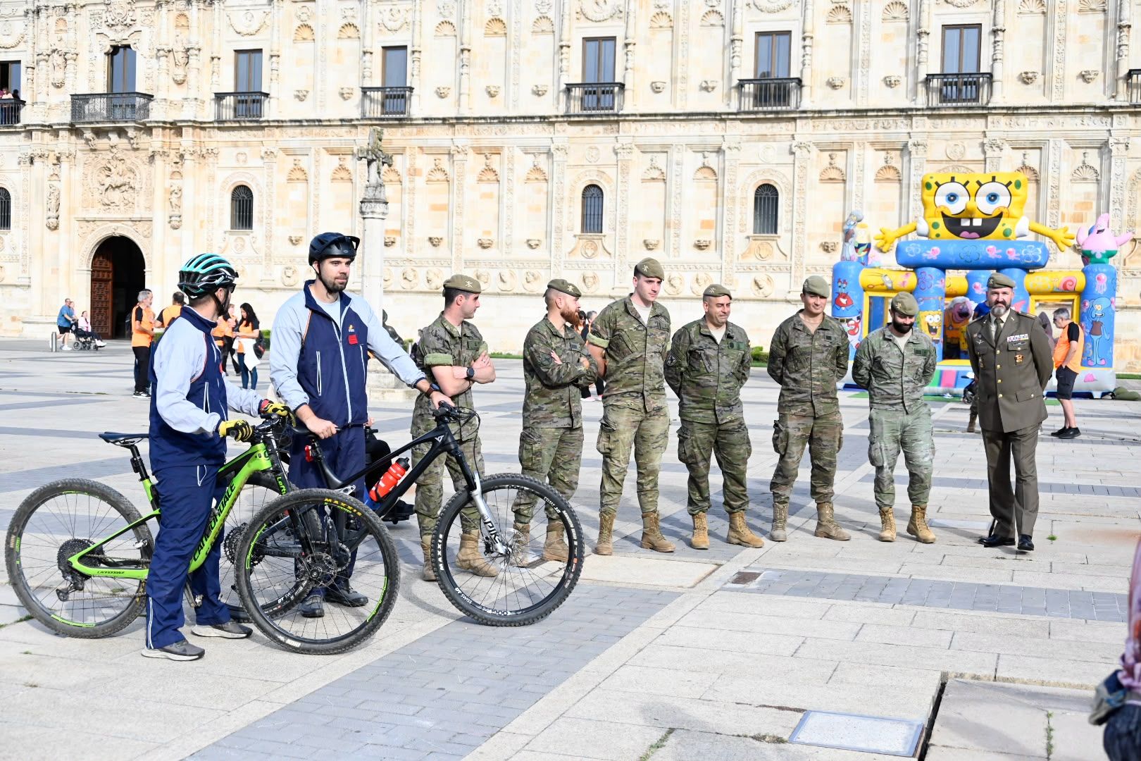 Las imágenes de la XII carrera solidaria ‘Corre por la Vida’ de Alcles 