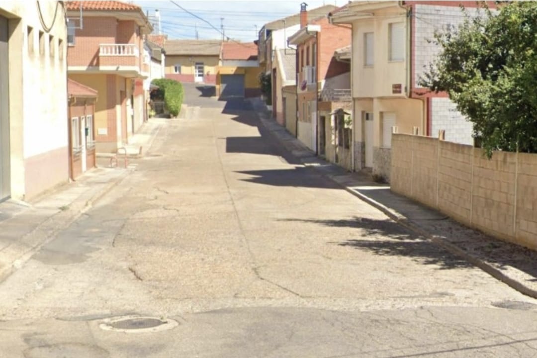 Vista de la calle Reina Isabel II de La Bañeza. | L.N.C.