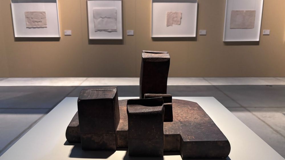 Una de las obras de Chillida que expone La Térmica Cultural. | JAVIER FERNÁNDEZ