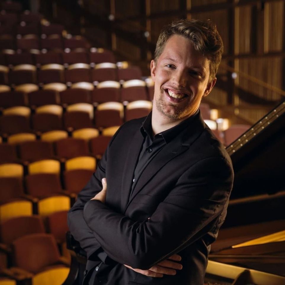 José Ramón García ofrece un concierto en el Centro Cultural de Unicaja. | L.N.C. José Ramón García ofrece un concierto en el Centro Cultural de Unicaja. | L.N.C.