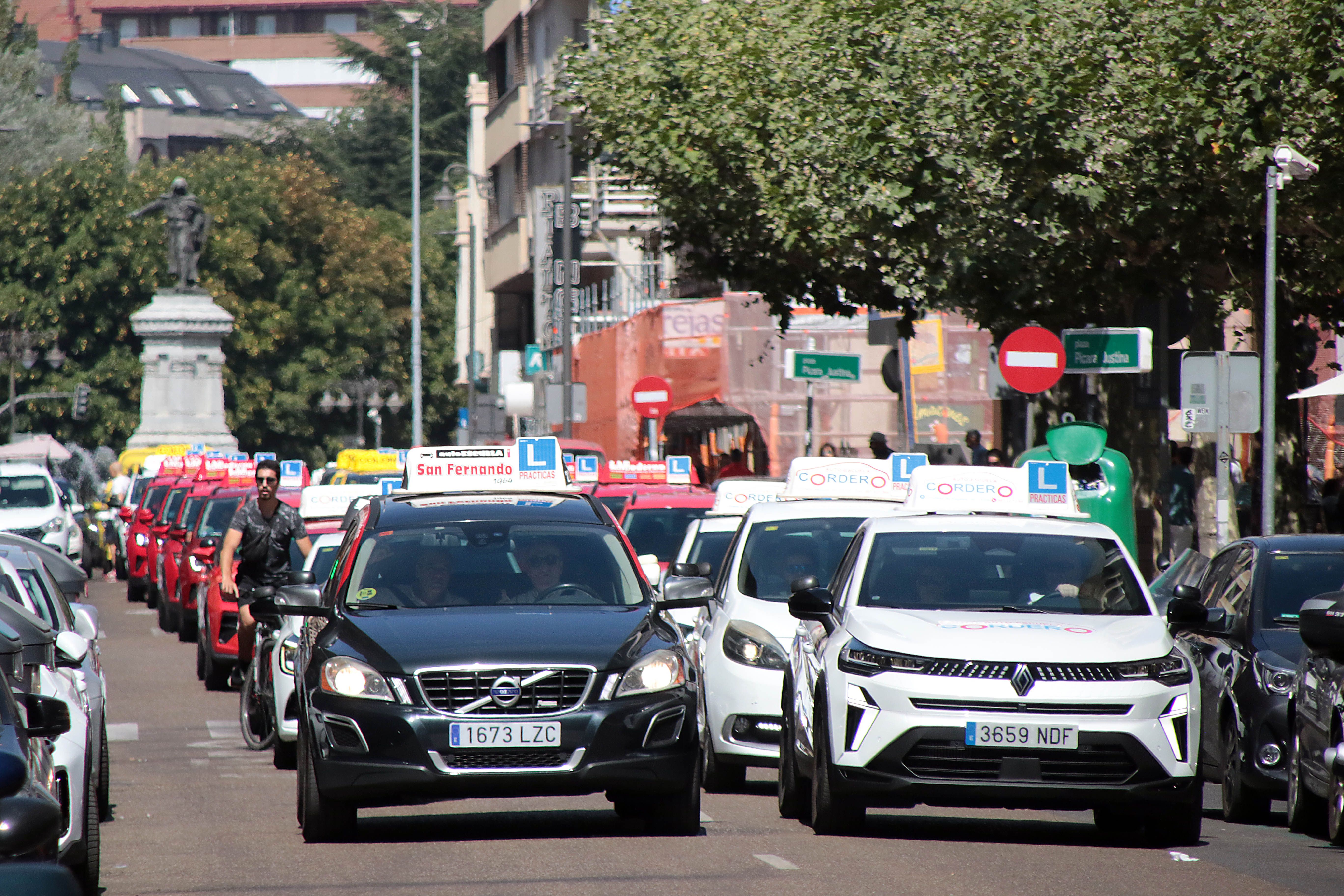 Protesta de las autoescuelas leonesas en julio por la falta de examinadores. |PEIO GARCÍA (ICAL) Protesta de las autoescuelas leonesas en julio por la falta de examinadores. |PEIO GARCÍA (ICAL)