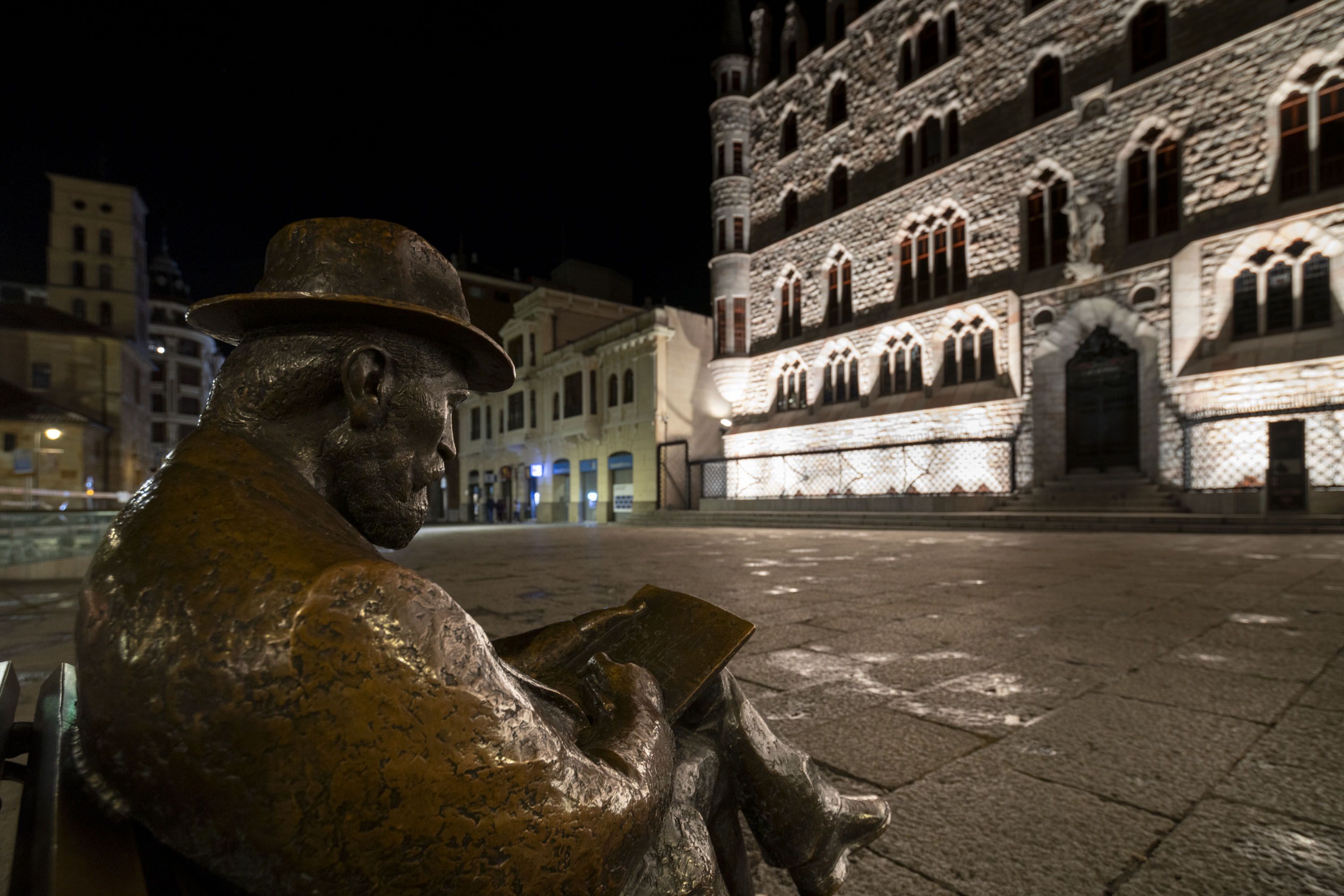 Una imagen de la fachada del Museo Casa Botines por la noche. | L.N.C. Una imagen de la fachada del Museo Casa Botines por la noche. | L.N.C.