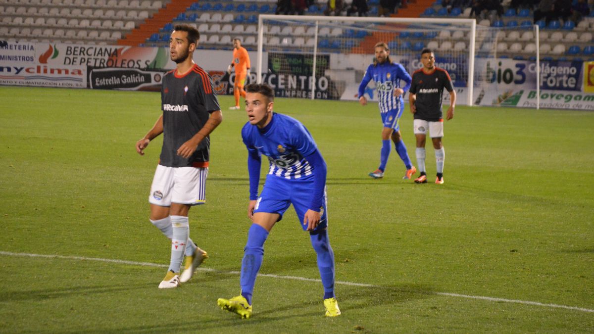 Abel Moreno, en el partido ante el Celta B en El Toralín. | A. CARDENAL