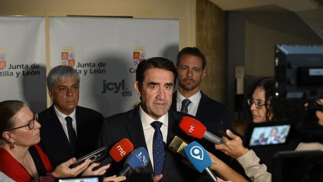 Un instante de la intervención del consejero de Industria, Universidades, Empleo y Comercio, Juan Carlos Suárez Quiñones Un instante de la intervención del consejero de Industria, Universidades, Empleo y Comercio, Juan Carlos Suárez Quiñones