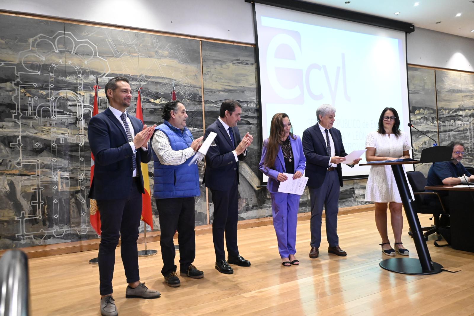 Entrega de los diplomas de los programas mixtos de formación y empleo de León Entrega de los diplomas de los programas mixtos de formación y empleo de León
