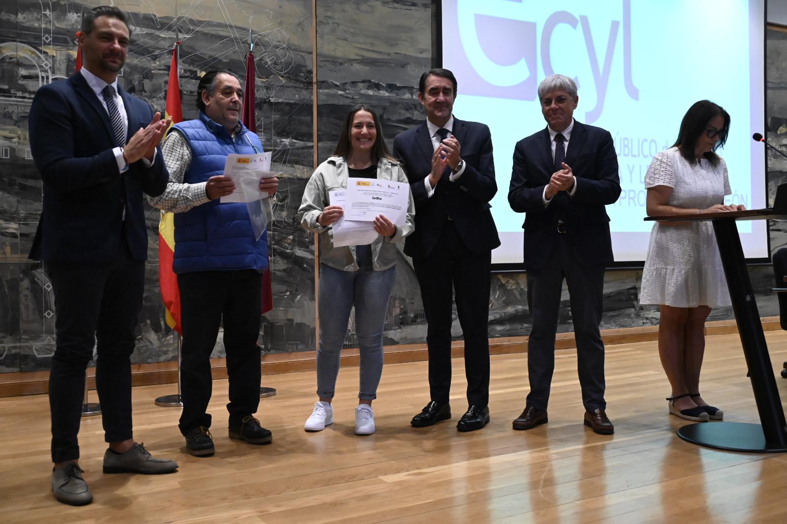 Entrega de los diplomas de los programas mixtos de formación y empleo de León Entrega de los diplomas de los programas mixtos de formación y empleo de León