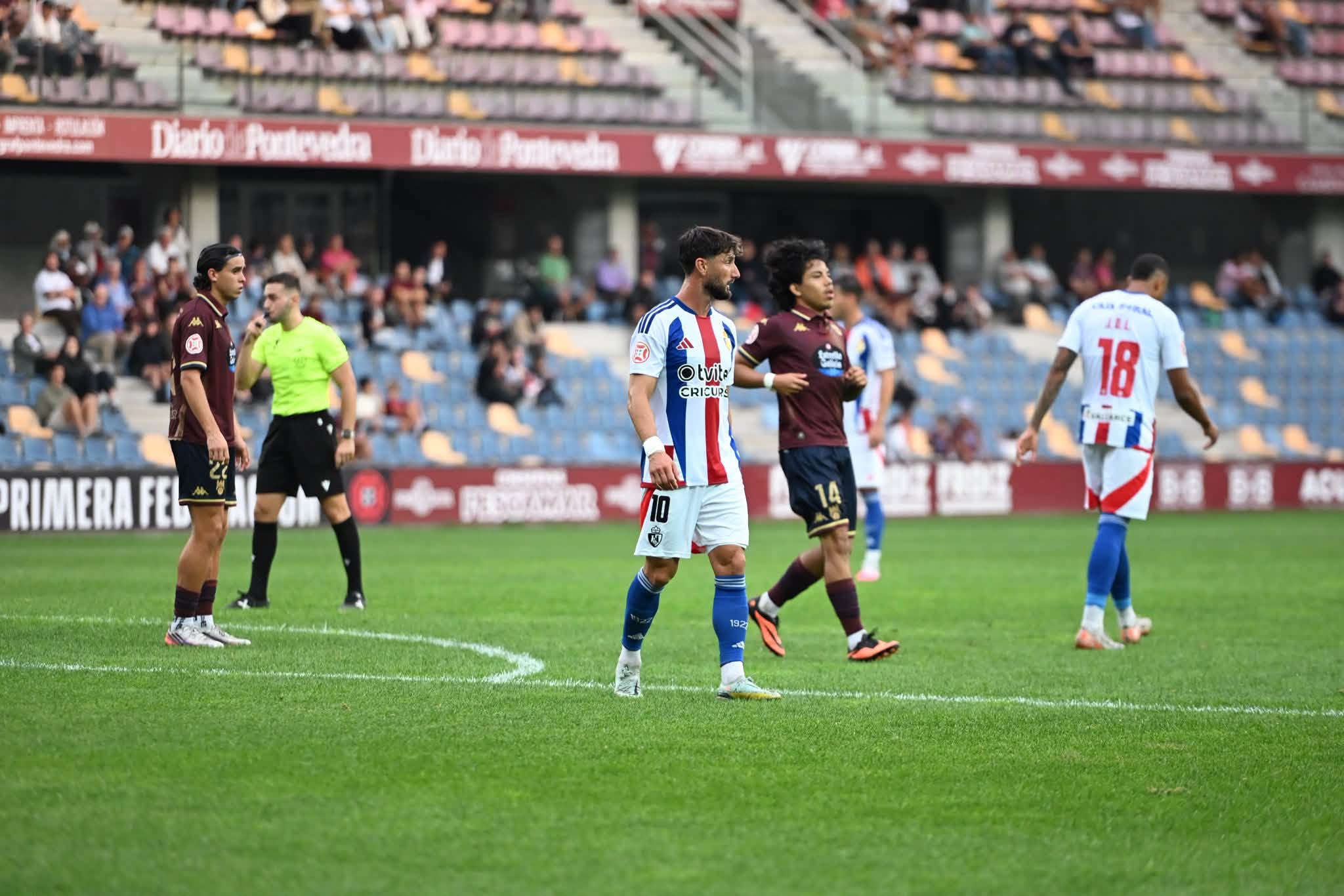 La Ponferradina consiguió ante el Pontevedra sus primeros puntos desde la llegada de Nafti tras verse por detrás en el marcador. PONTEVEDRA