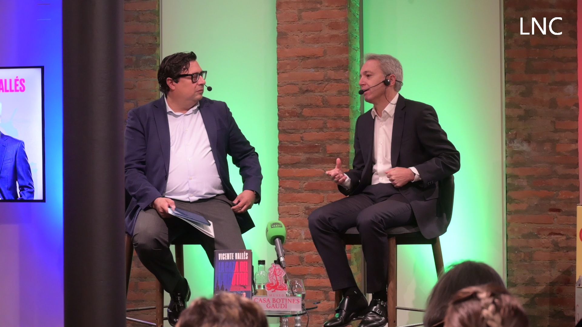 Vicente Vallés, en León: "El libro de política de estos tiempos lo escribimos cada día en los informativos"