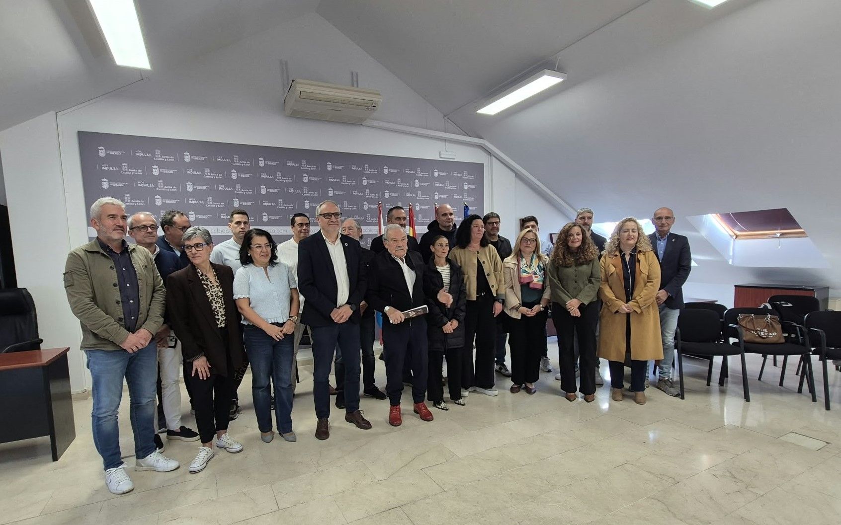Foto de familia de todos los integrantes en el proyecto de Prada.