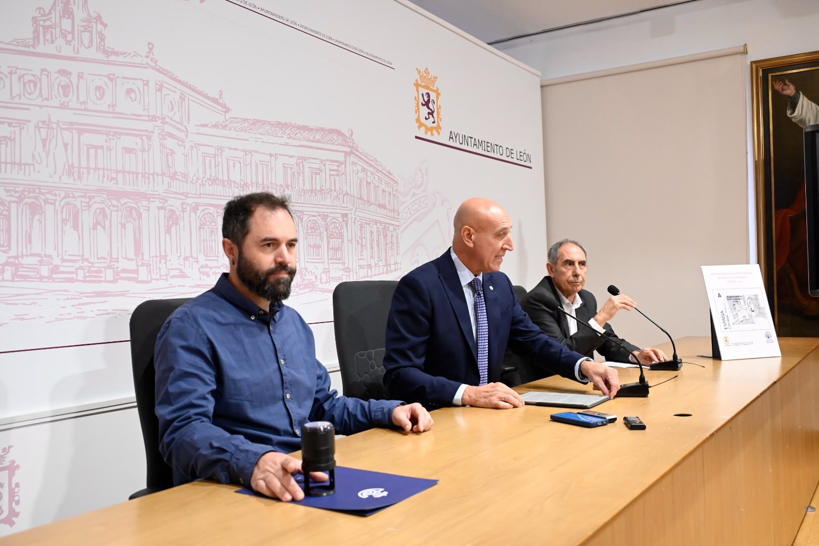 Un instante de la presentación del matasellos dedicado a la ceremonia de las Cantaderas. | SAÚL ARÉN