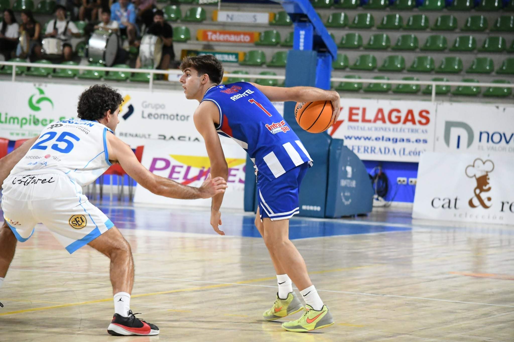 Juanjo Bravo durante el partido de Copa de España ante Marín. REDBLANQUIAZUL