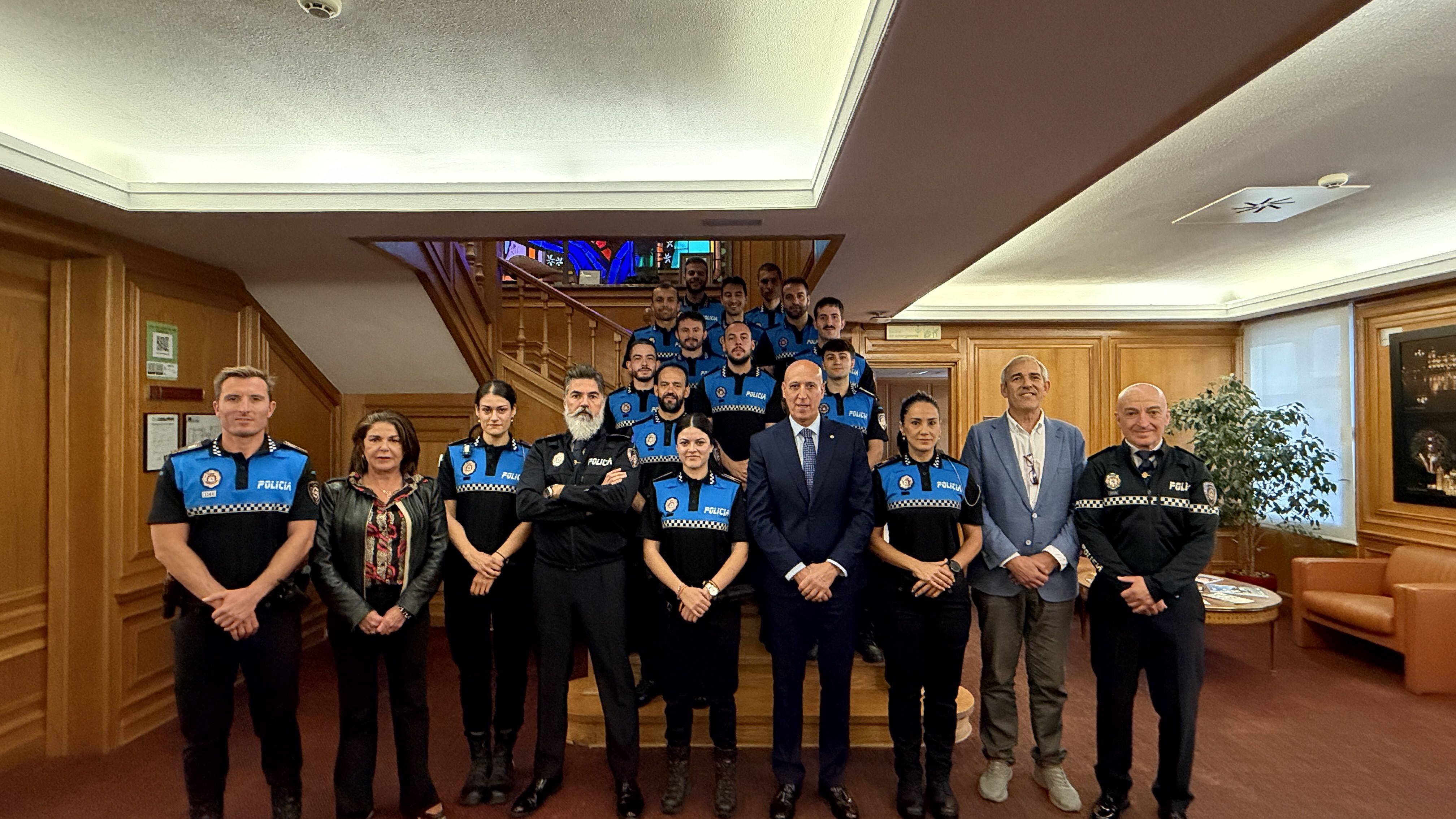 Toma de posesión de los nuevos agentes de la Policía Local de León. | L.N.C.