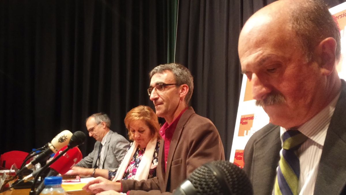 Los organizadores dando a conocer el nuevo Máster. | M.I.