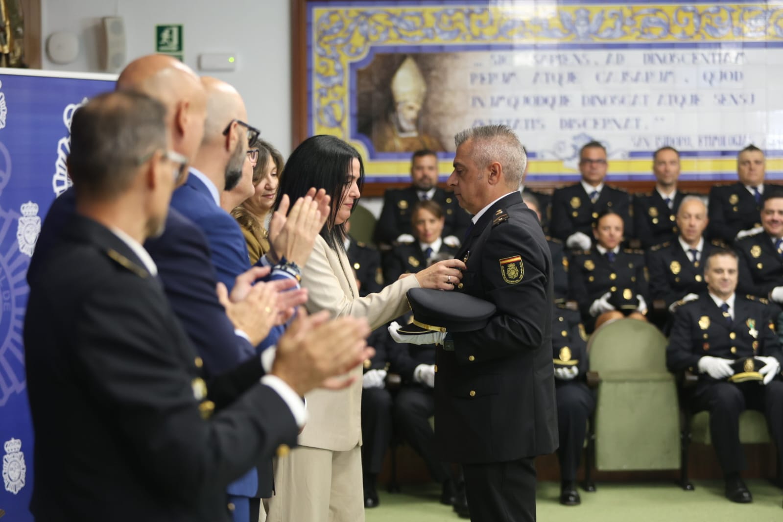 El Albéitar acogió este viernes la celebración de los Ángeles Custodios, patronos de la Policía Nacional, con la entrega de medallas al mérito policial. | FERNANDO OTERO
