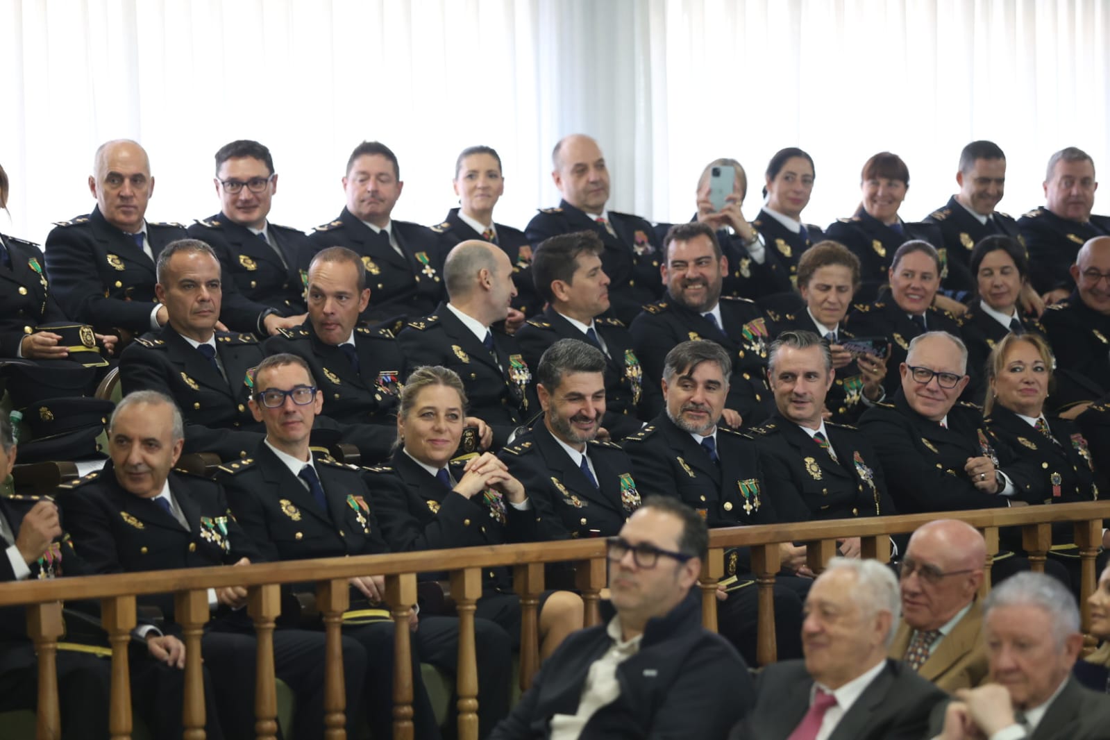 El Albéitar acogió este viernes la celebración de los Ángeles Custodios, patronos de la Policía Nacional, con la entrega de medallas al mérito policial. | FERNANDO OTERO