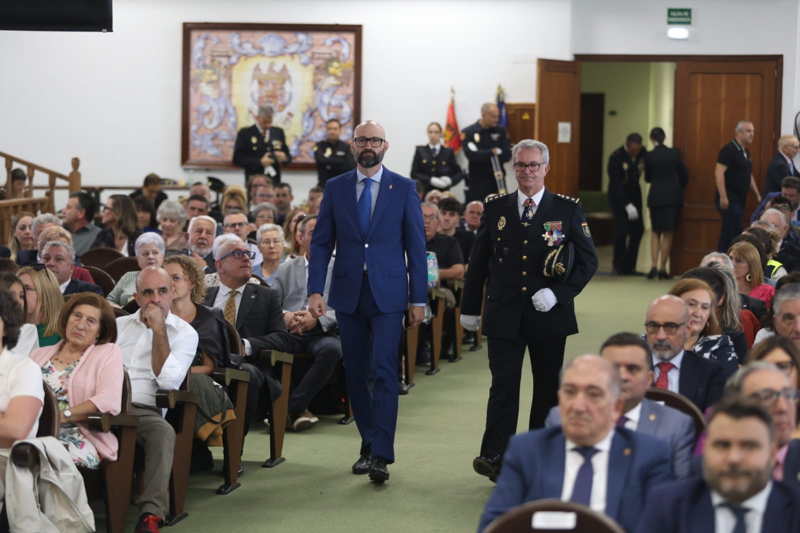 El Albéitar acogió este viernes la celebración de los Ángeles Custodios, patronos de la Policía Nacional, con la entrega de medallas al mérito policial. | FERNANDO OTERO