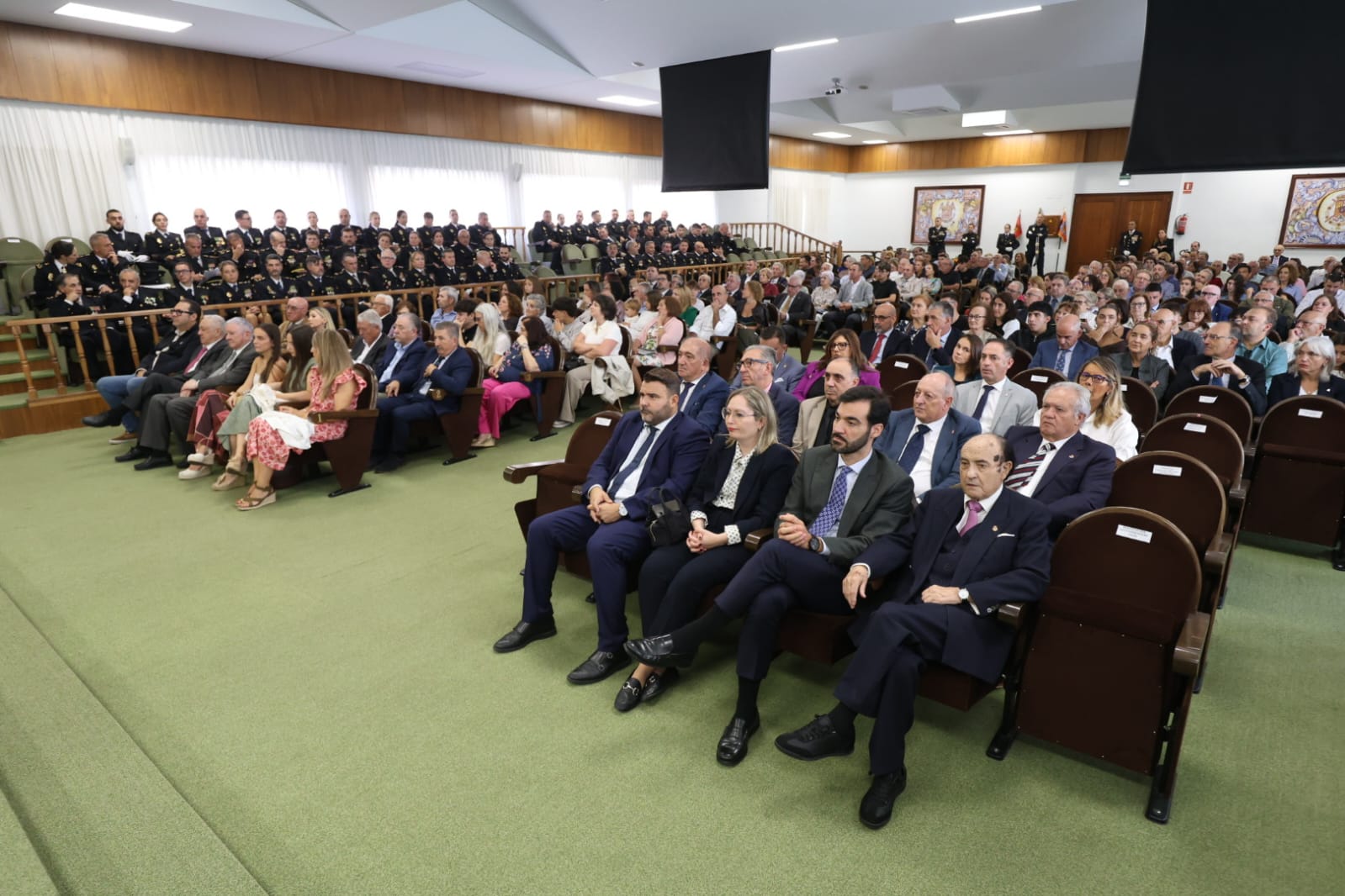 El Albéitar acogió este viernes la celebración de los Ángeles Custodios, patronos de la Policía Nacional, con la entrega de medallas al mérito policial. | FERNANDO OTERO