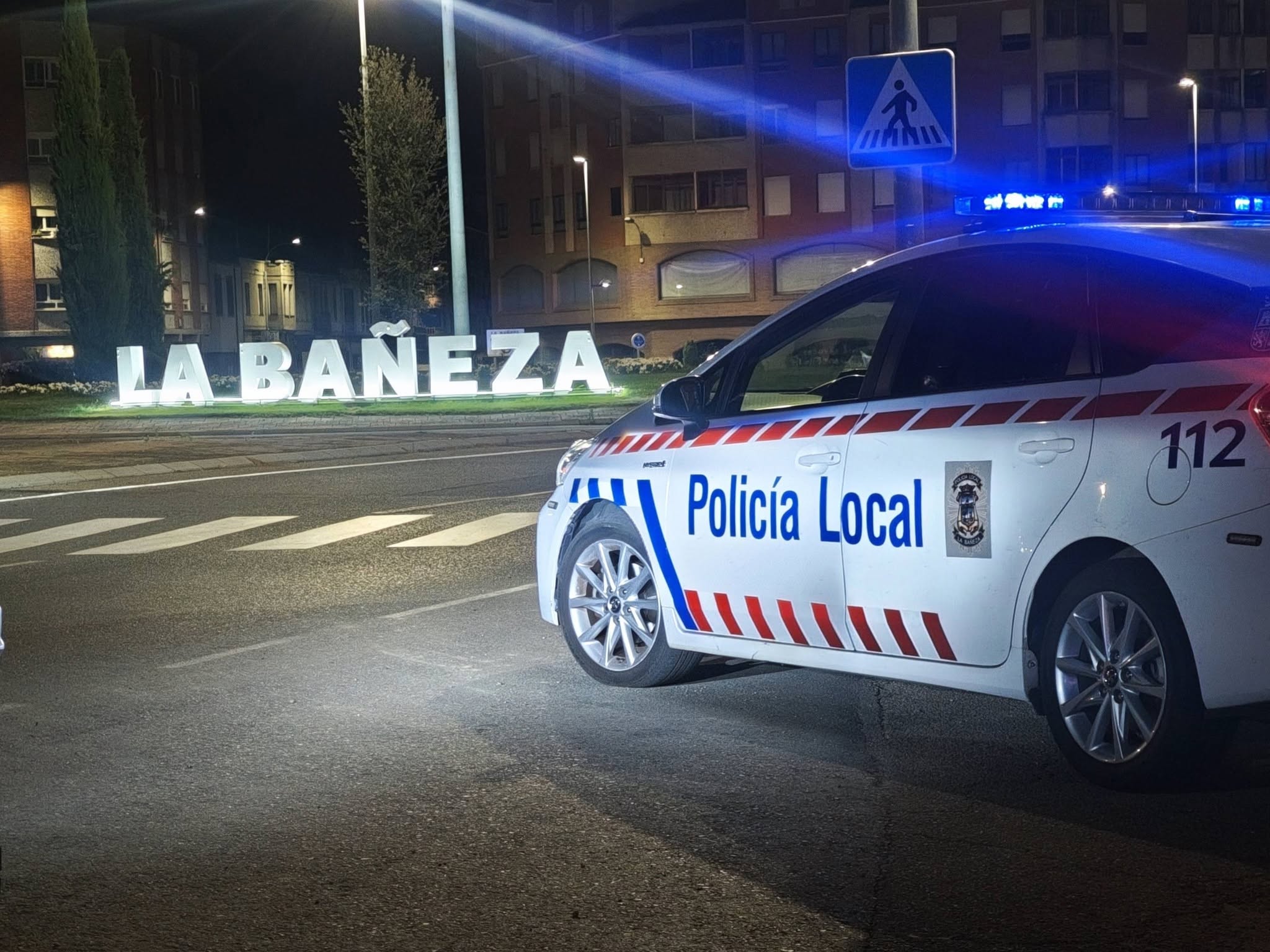 Foto de archivo de un vehículo de la Policía Local de La Bañeza. | L.N.C.