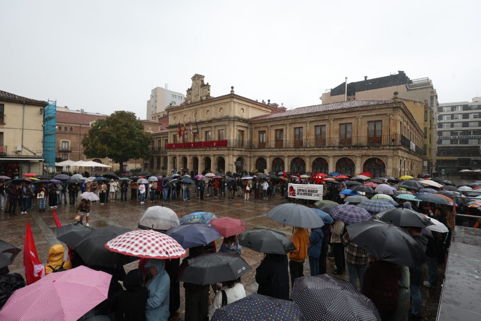 La manifestación por la vivienda celebrada en León, en imágenes 