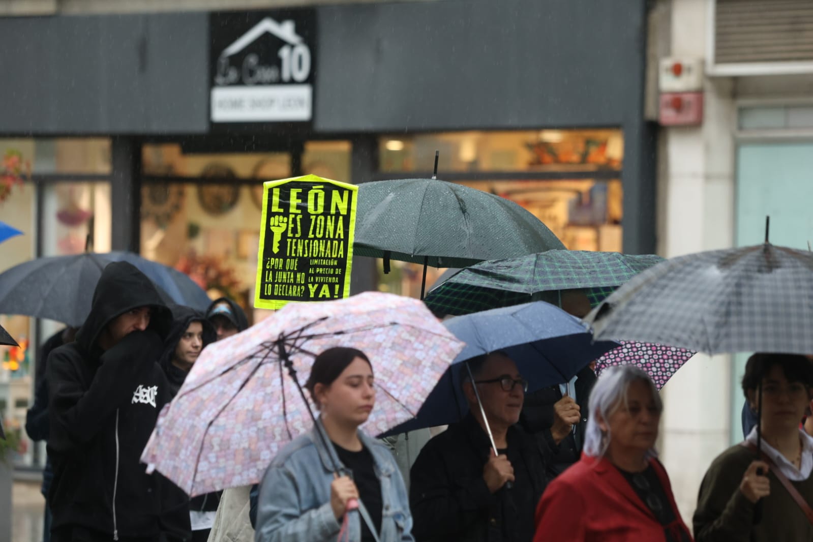 La manifestación por la vivienda celebrada en León, en imágenes