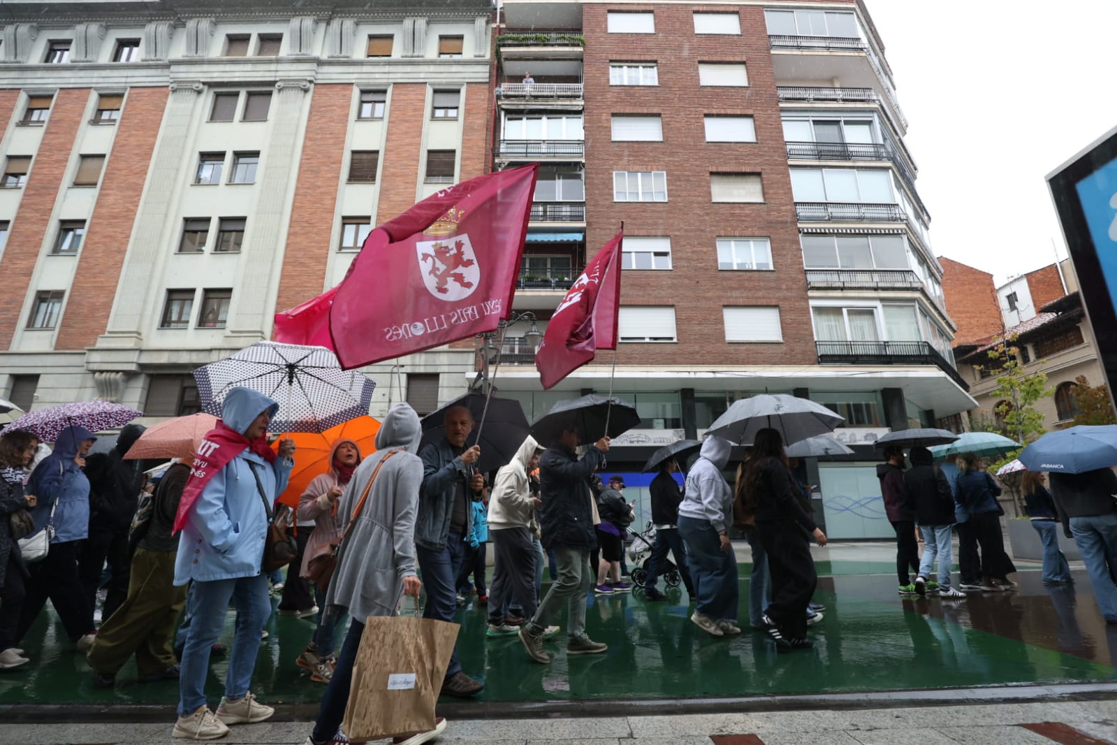 La manifestación por la vivienda celebrada en León, en imágenes