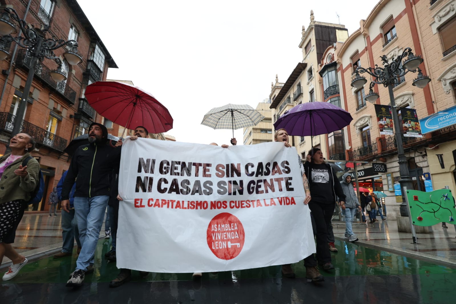 La manifestación por la vivienda celebrada en León, en imágenes