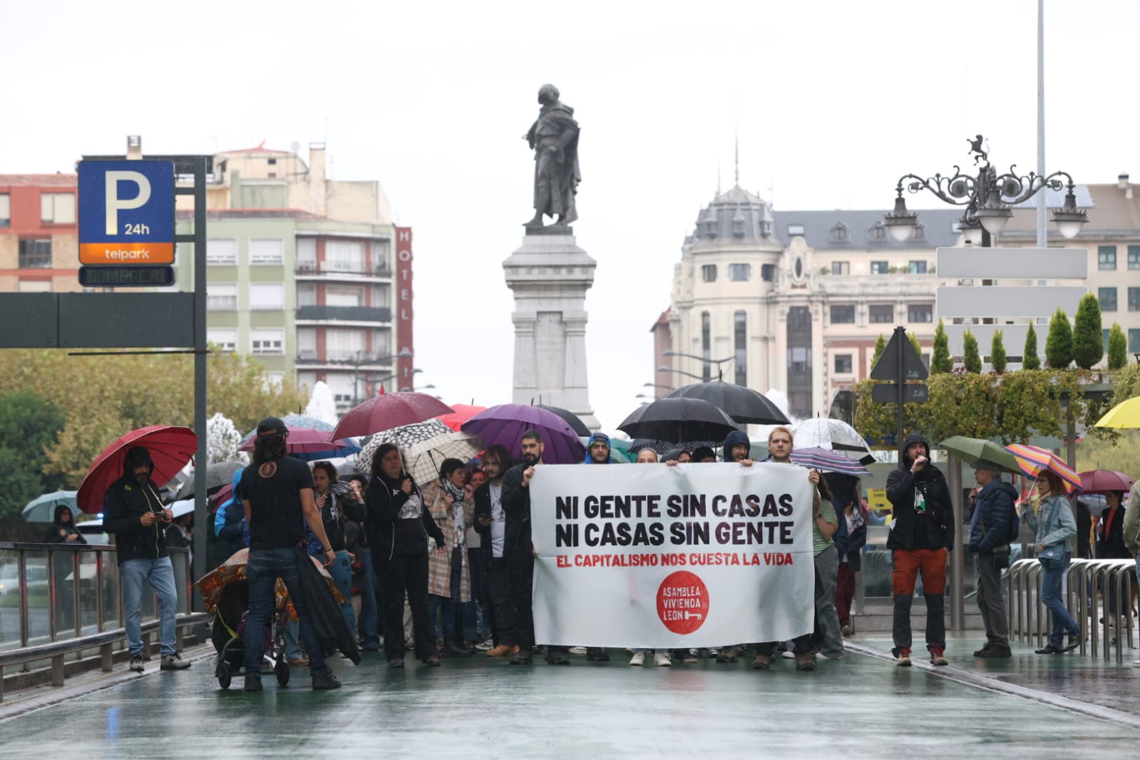 La manifestación por la vivienda celebrada en León, en imágenes
