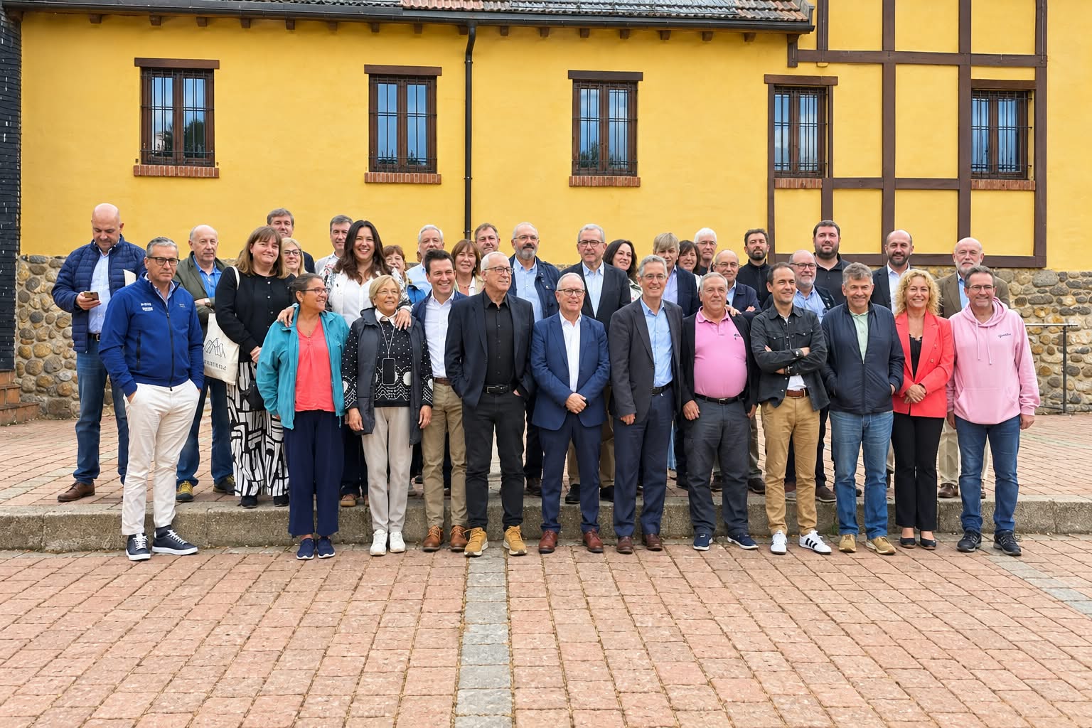 Foto de familia de los participantes en el décimo congreso de EsMontañas. | L.N.C.