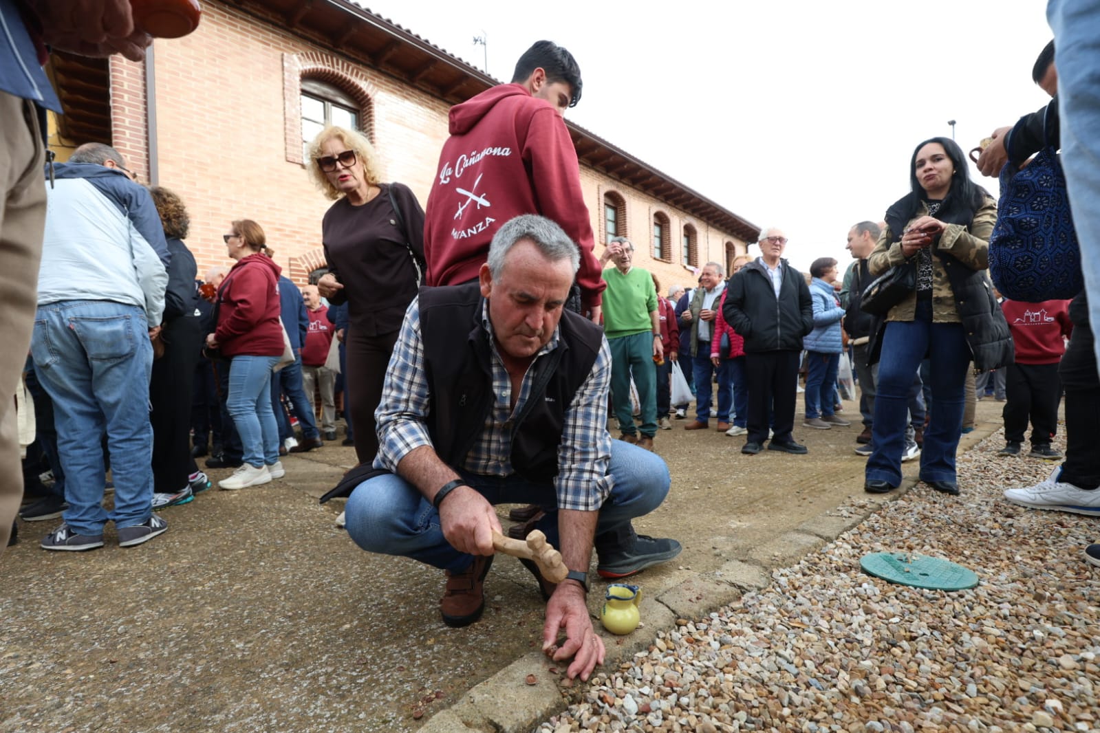 El reparto de avellanas en Matanza de los Oteros 