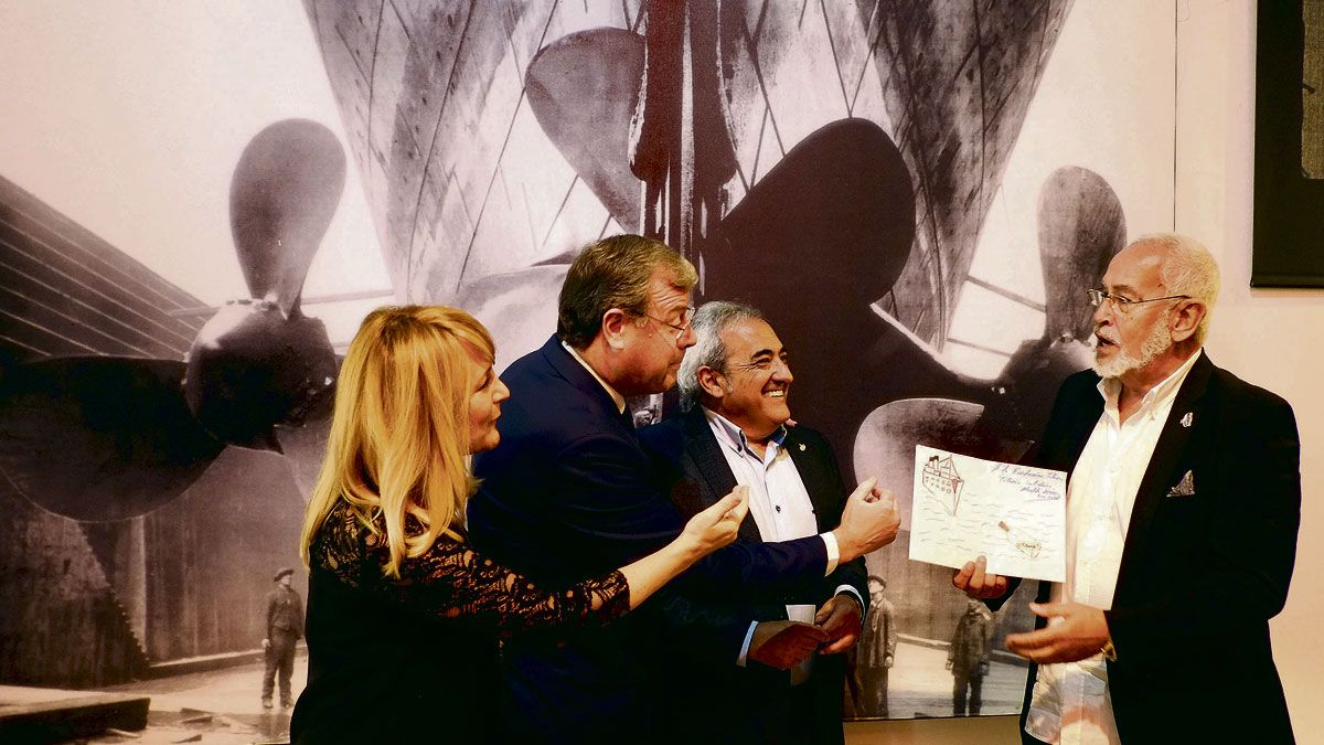 Begoña Merino,Antonio Silván, Ramón Villa y Jesús Ferreiro, este jueves en el Palacín. | DANIEL MARTÍN