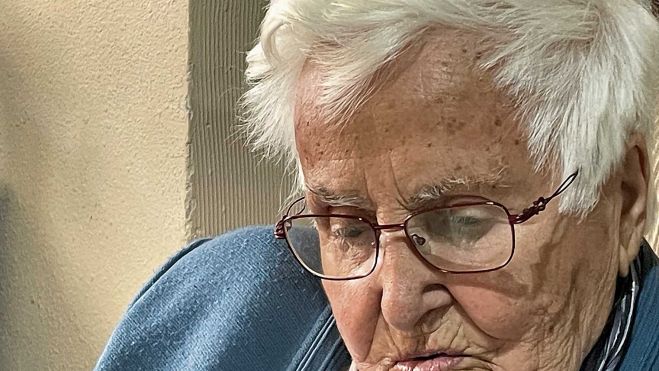 Isabel atesora recuerdos de la nieve, la escuela, el ganado, los trabajos... solo la guerra la entristece Isabel atesora recuerdos de la nieve, la escuela, el ganado, los trabajos... solo la guerra la entristece