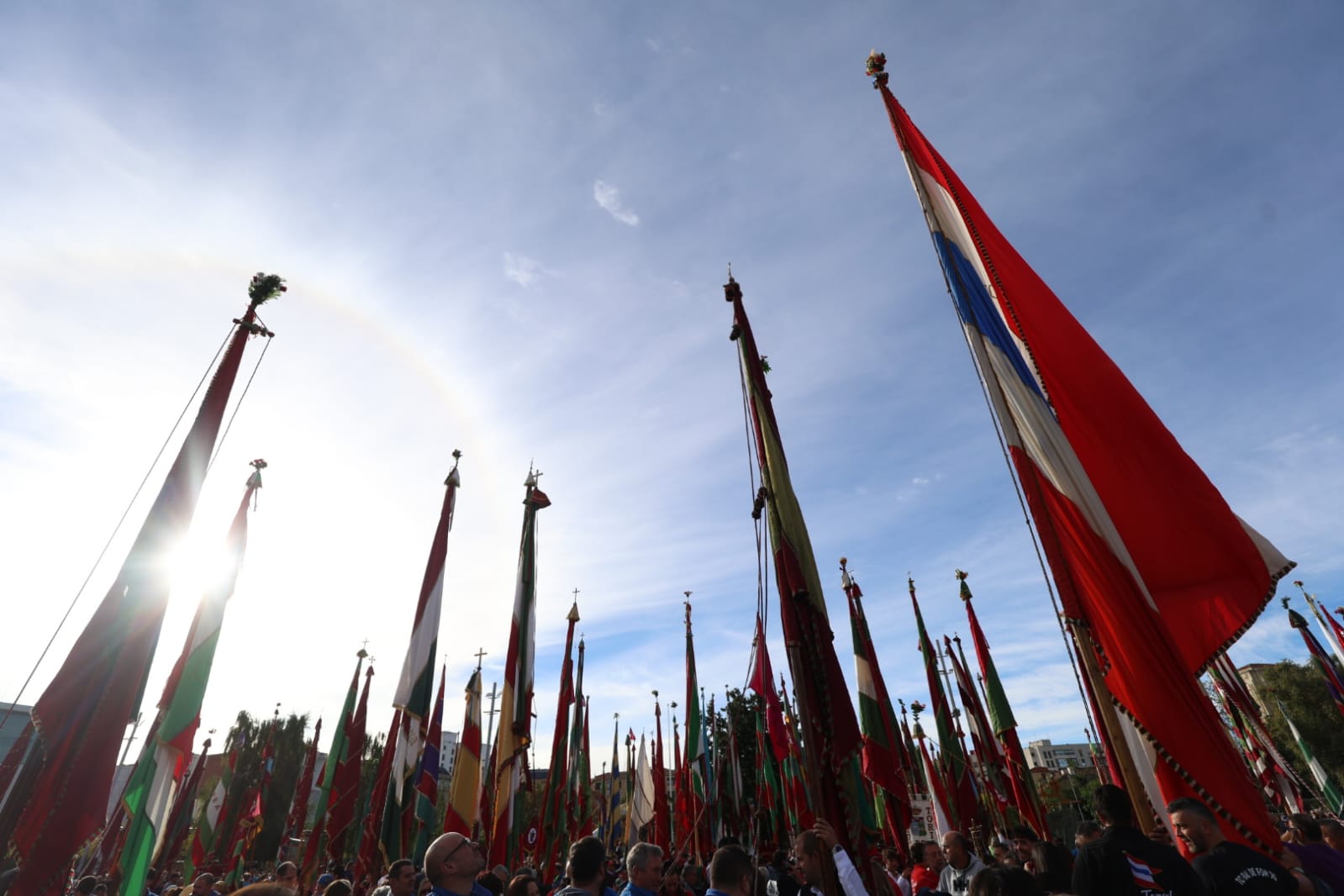 Desfile de pendones de las fiestas de San Froilán, en imágenes 
