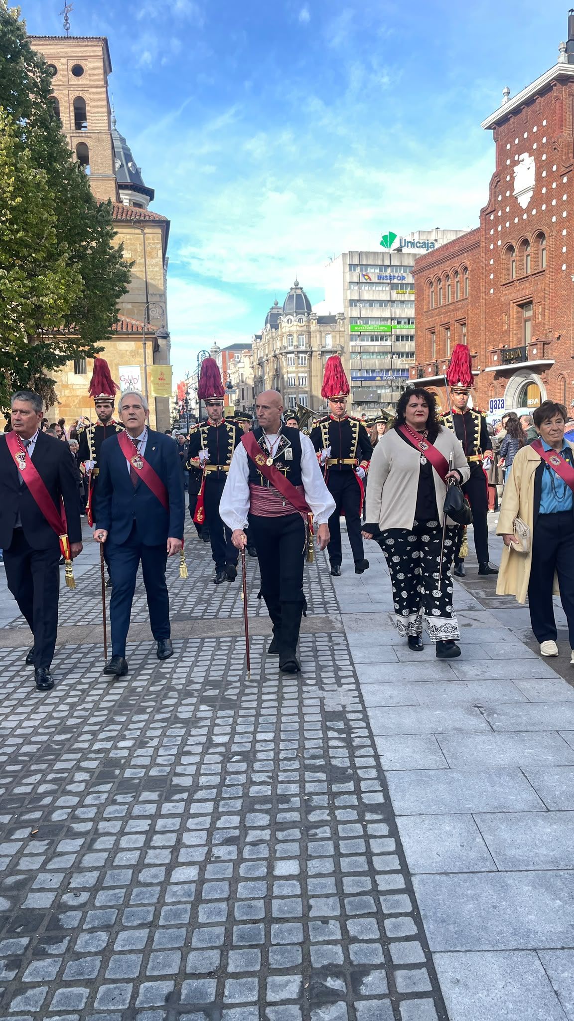 El alcalde de León, José Antonio Diez, , sorprendió con una indumentaria tradicional en La Cantaderas. | L.N.C.
