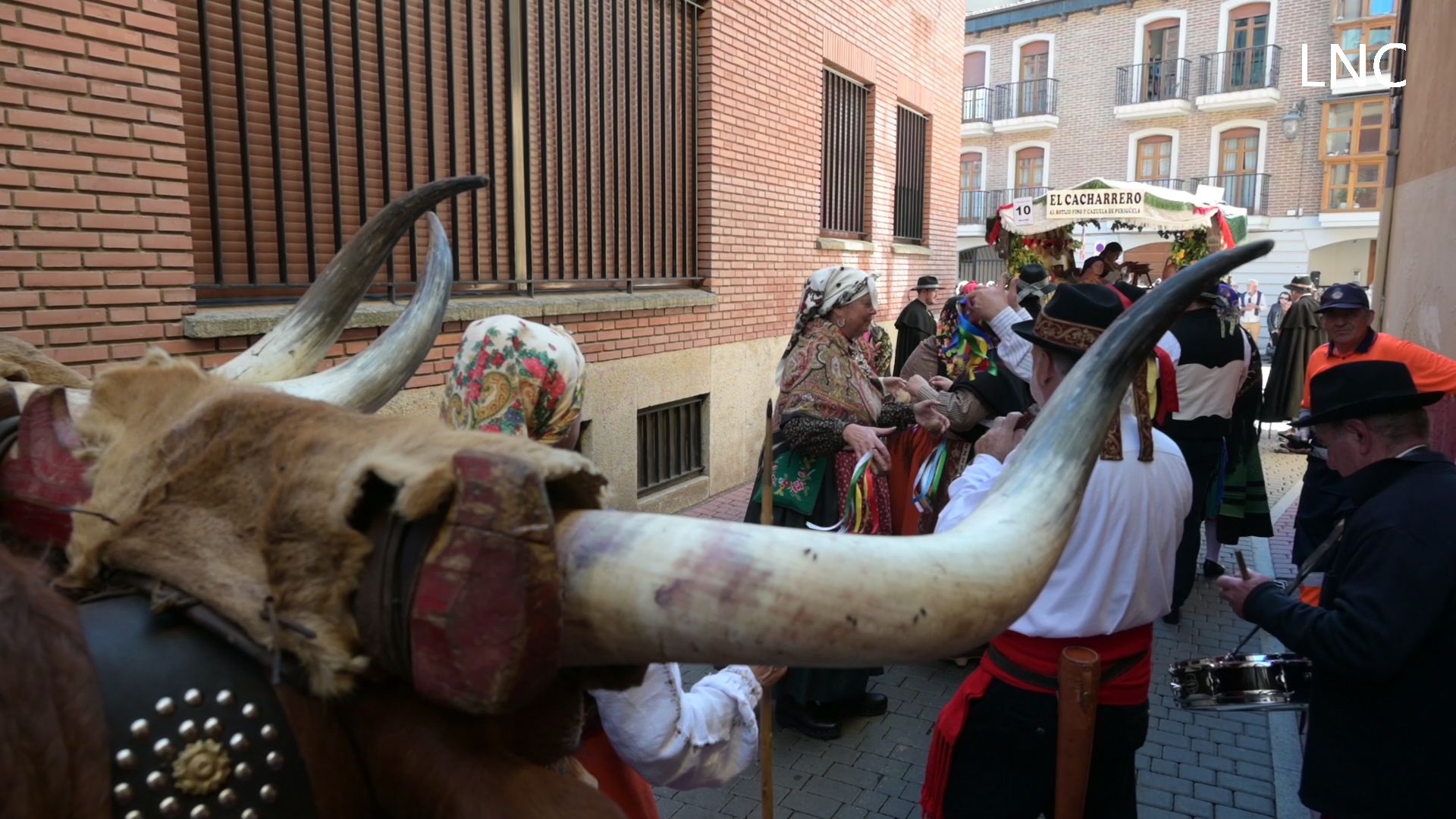 Un instante del desfile de carros engalanados de las fiestas de San Froilán 2026. | L.PASTORIZA Un instante del desfile de carros engalanados de las fiestas de San Froilán 2026. | L.PASTORIZA