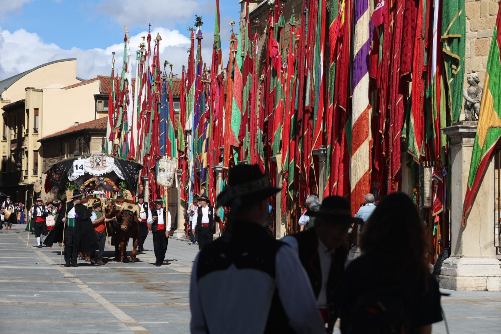 El Desfile de carros engalanados San Froilán 2026, en imágenes 