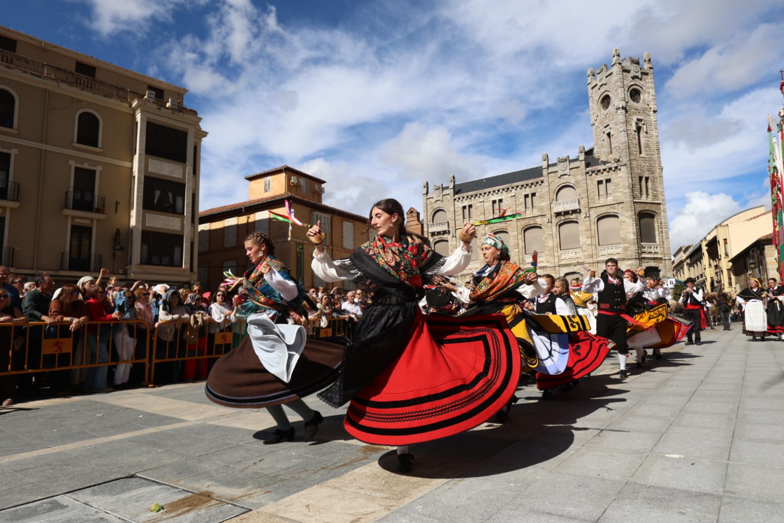 El Desfile de carros engalanados San Froilán 2026, en imágenes 