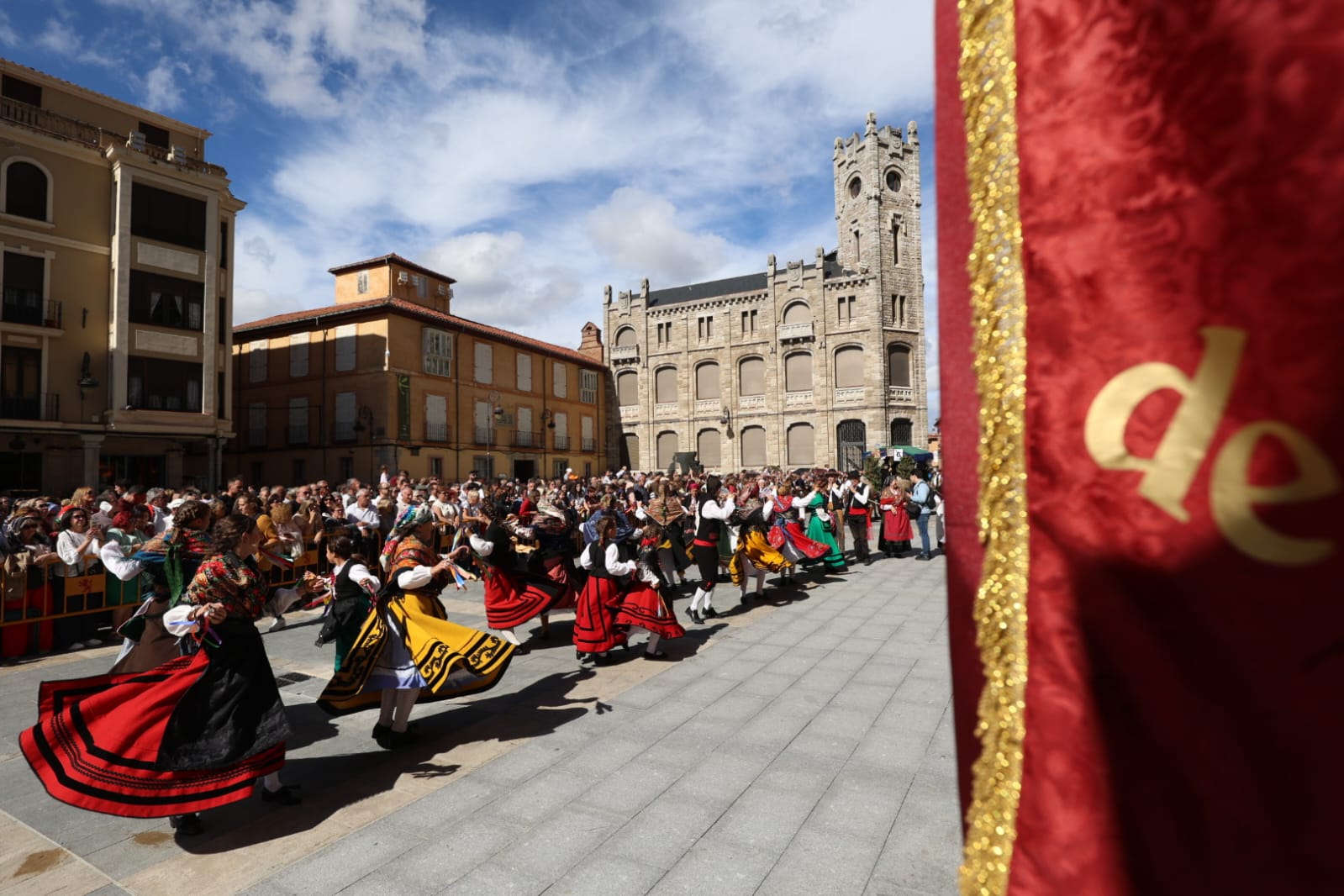 El Desfile de carros engalanados San Froilán 2026, en imágenes 