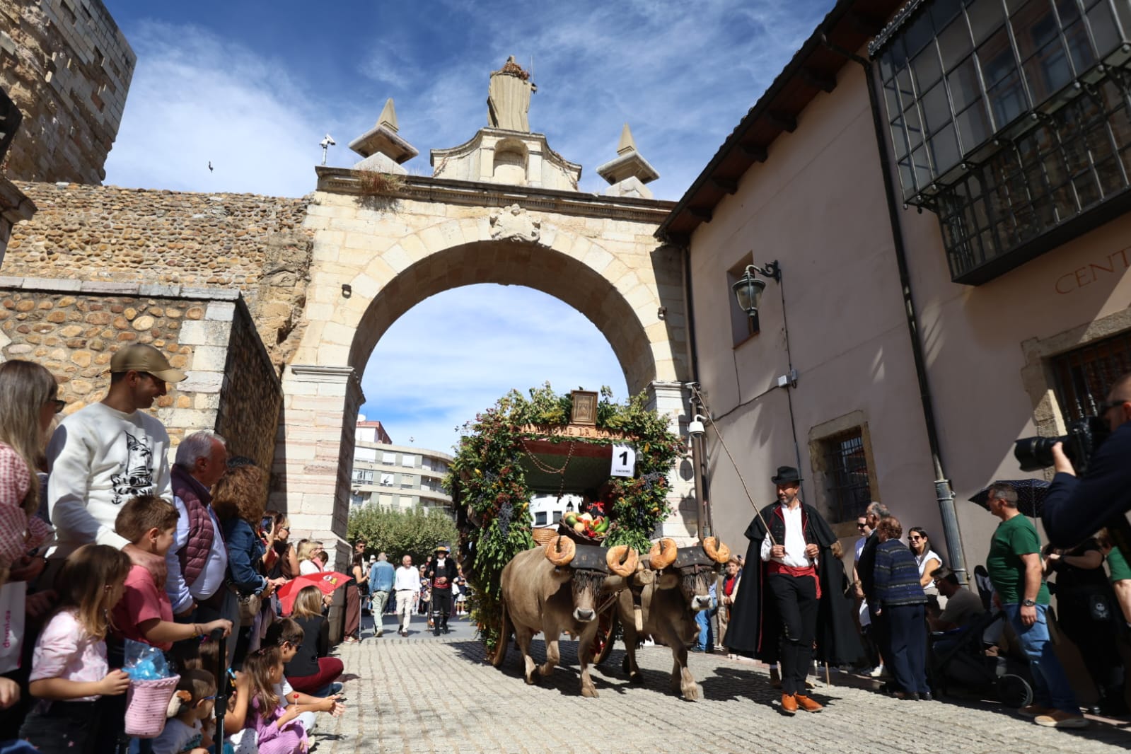 El Desfile de carros engalanados San Froilán 2026, en imágenes 