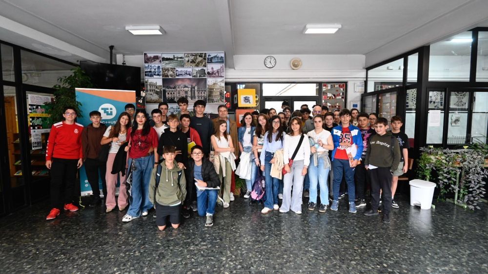 Alumnos y profesores que participaron el curso pasado en las clases de Estalmat. | SAÚL ARÉN