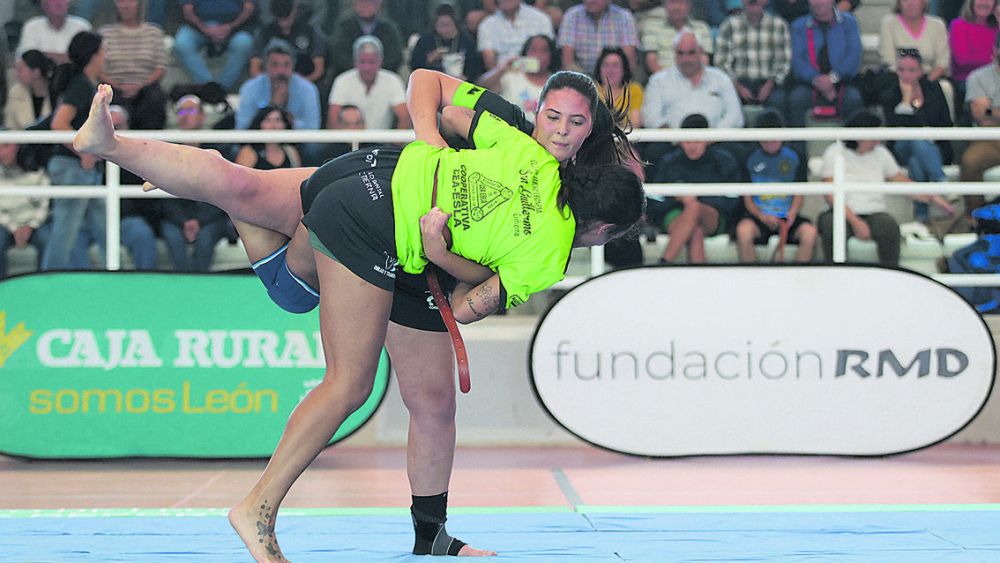 Edi García y Paola Sánchez protagonizaron una nueva final de pesados con victoria de 'La Gemela' / FERNANDO OTERO Edi García y Paola Sánchez protagonizaron una nueva final de pesados con victoria de 'La Gemela' / FERNANDO OTERO
