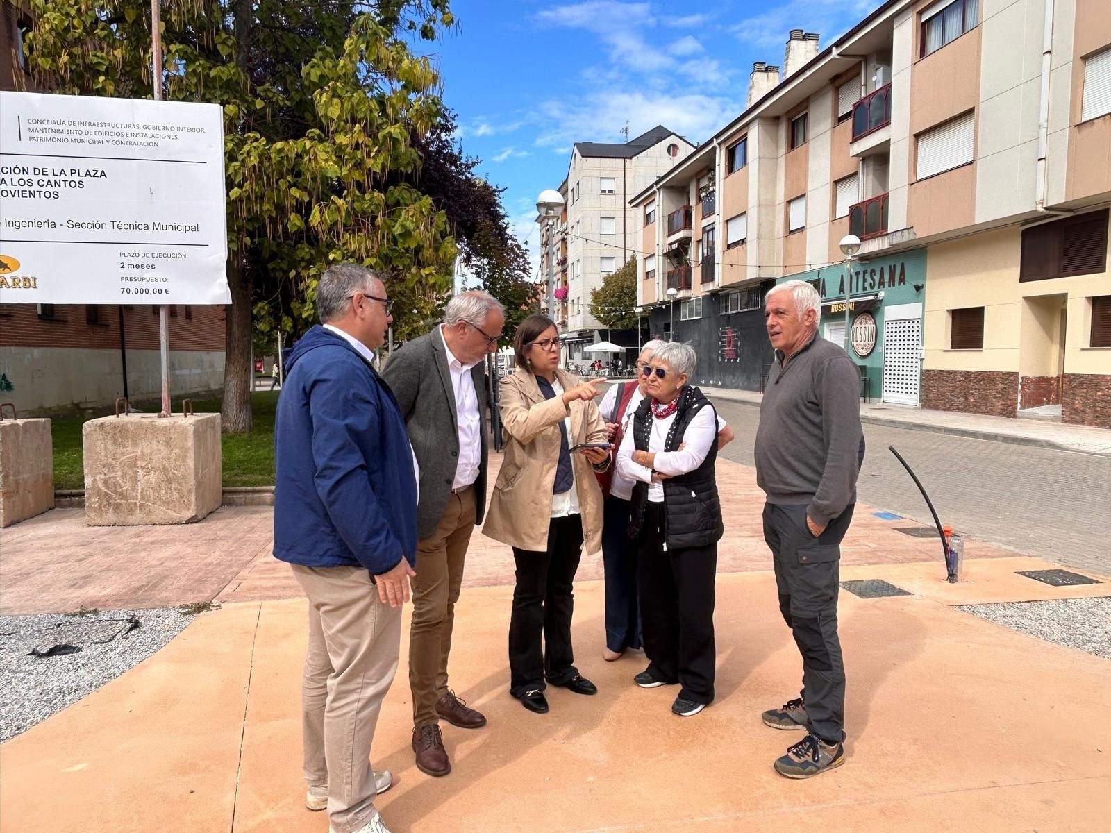 Reunión con los vecinos para ver las deficiencias del proyecto. Reunión con los vecinos para ver las deficiencias del proyecto.