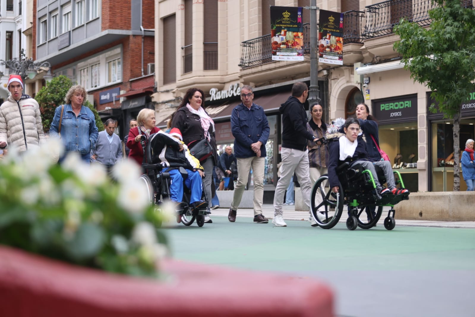 La marcha de Aspace León con motivo del Día Mundial de la Parálisis Cerebral 