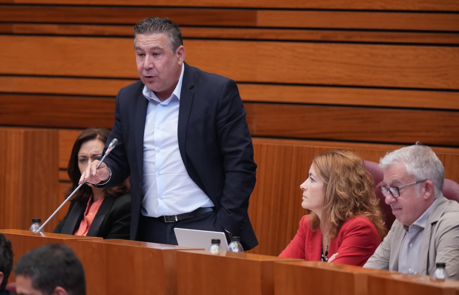 Luis Mariano Santos interviene en el pleno de las Cortes de Castilla y León. | L.N.C.